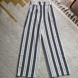 NWOT H&M high waisted wide leg trousers (US2)